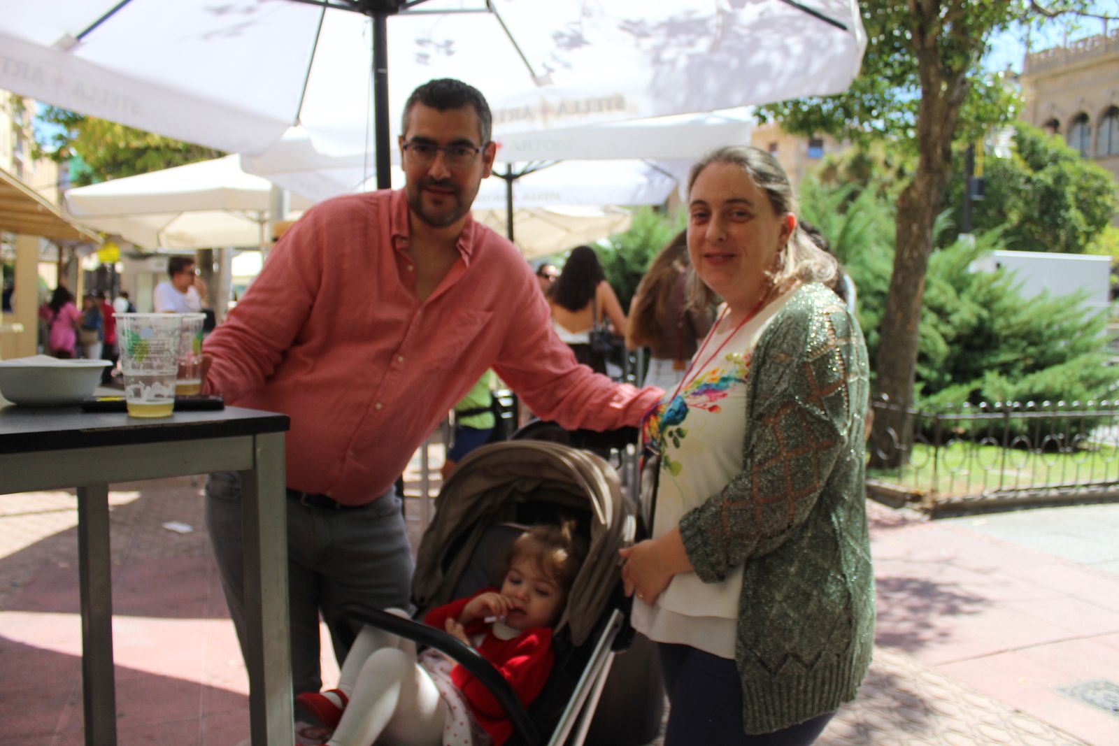 Ambiente en la Feria de Día en el mediodía de este