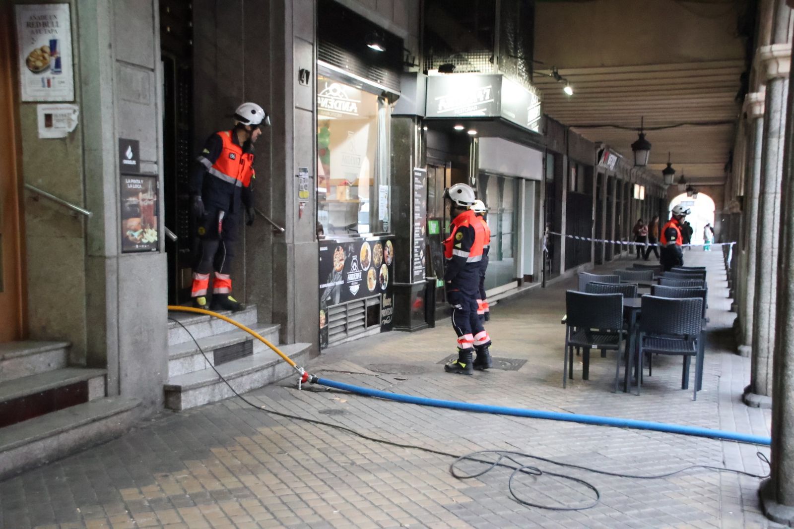 Bomberos en Gran Vía 47