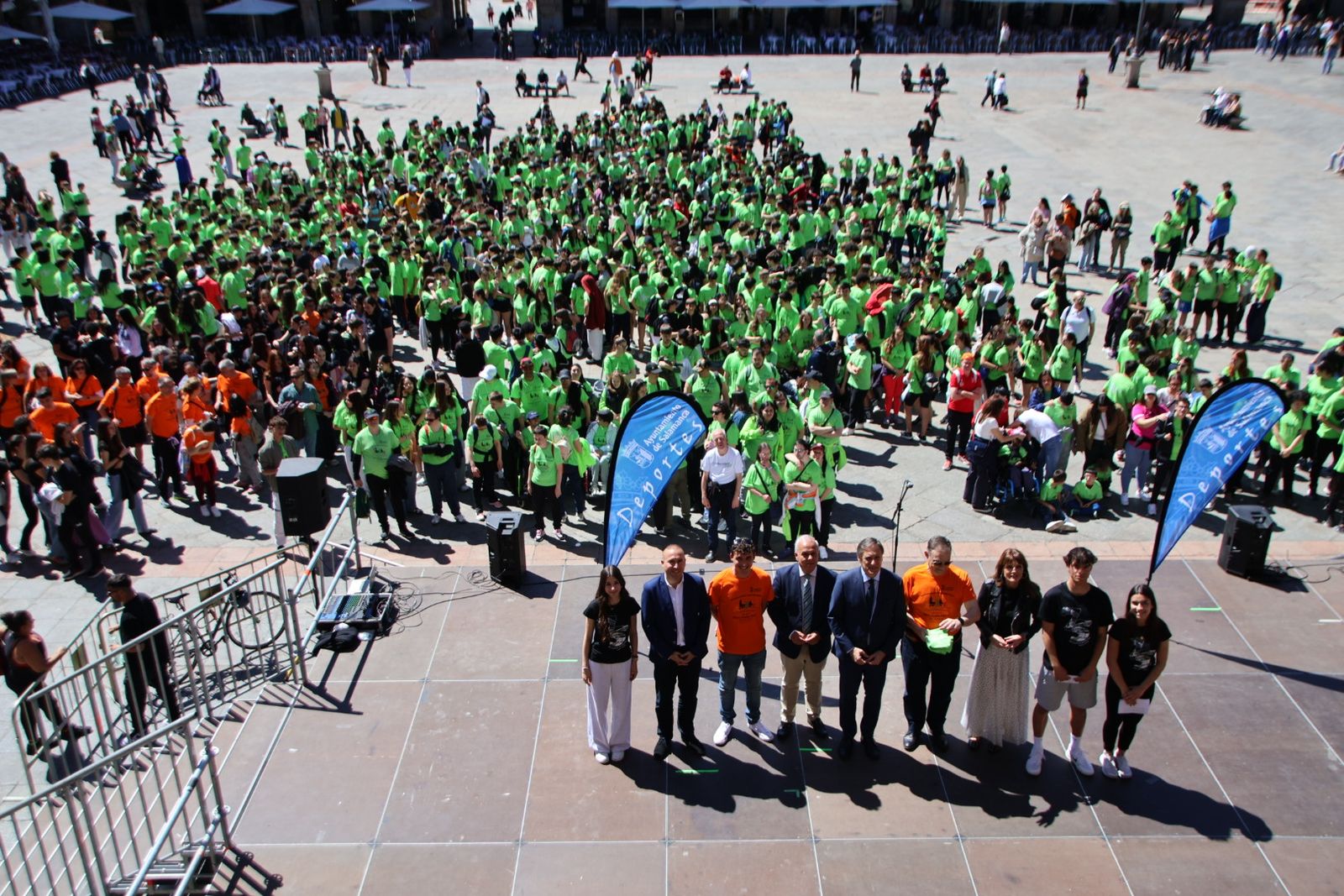 El alcalde de Salamanca, Carlos García Carbayo, participa en el Día de la Educación Física en la calle