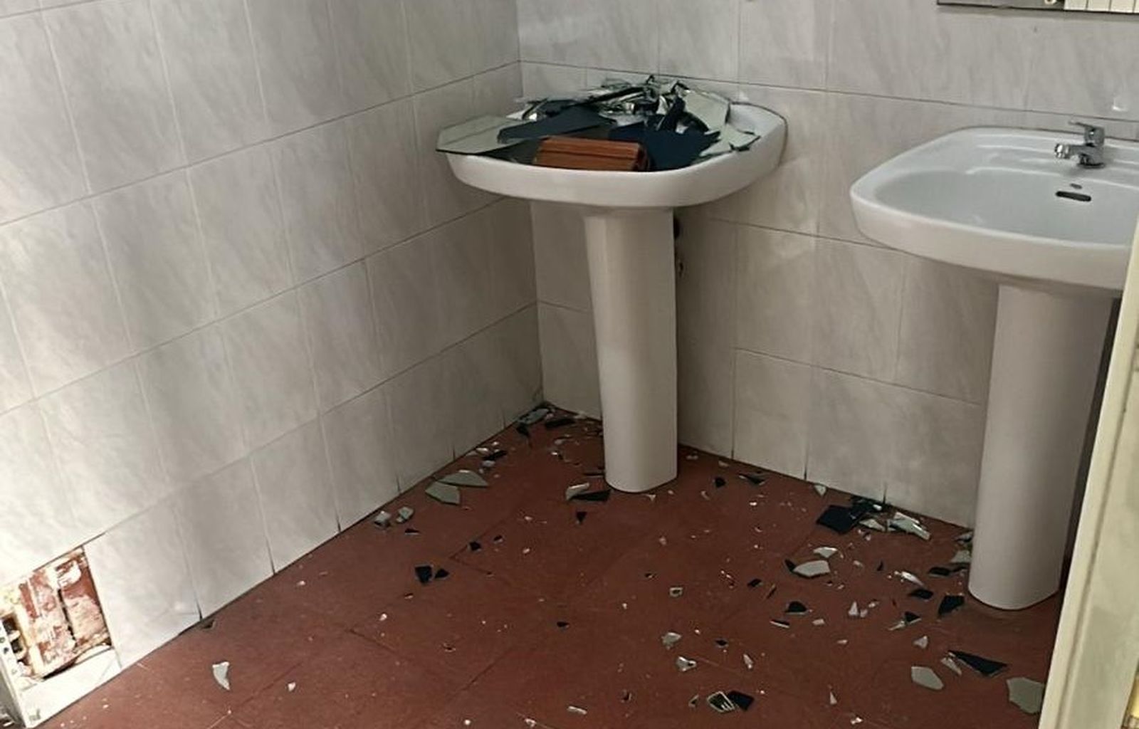 Actos vandálicos en alba de Tormes  (1)