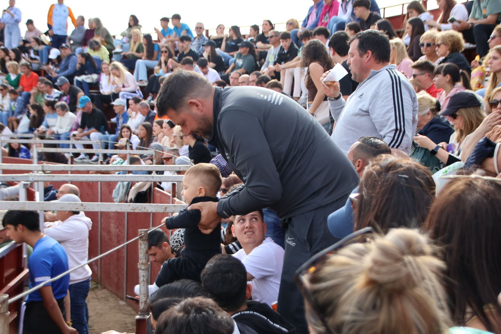 Villamayor, capea Popular Vaquillas, amenizada con DJ