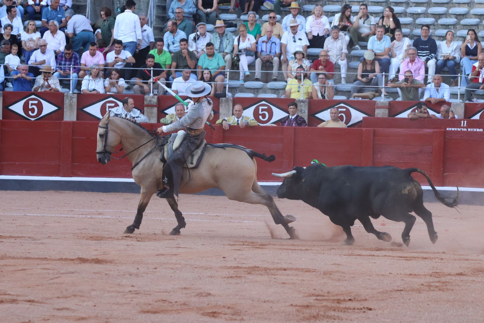 La Glorieta revive el aroma de la feria taurina con el primer festejo: Lea Vicens, Raquel Martín y Olga Casado