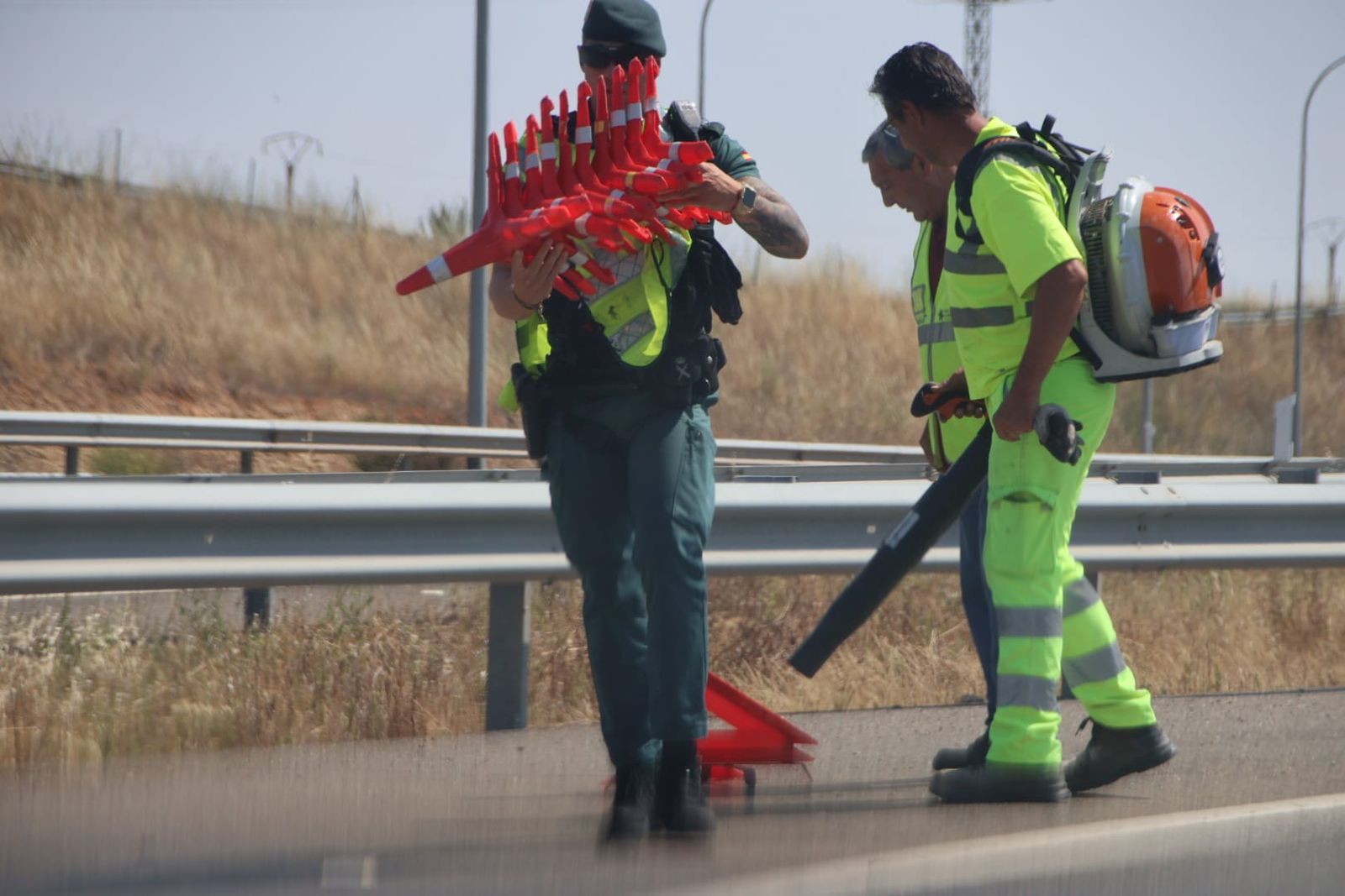 Accidente de tráfico entre un camión y un vehículo en la A-62 a la altura de Villares de la Reina