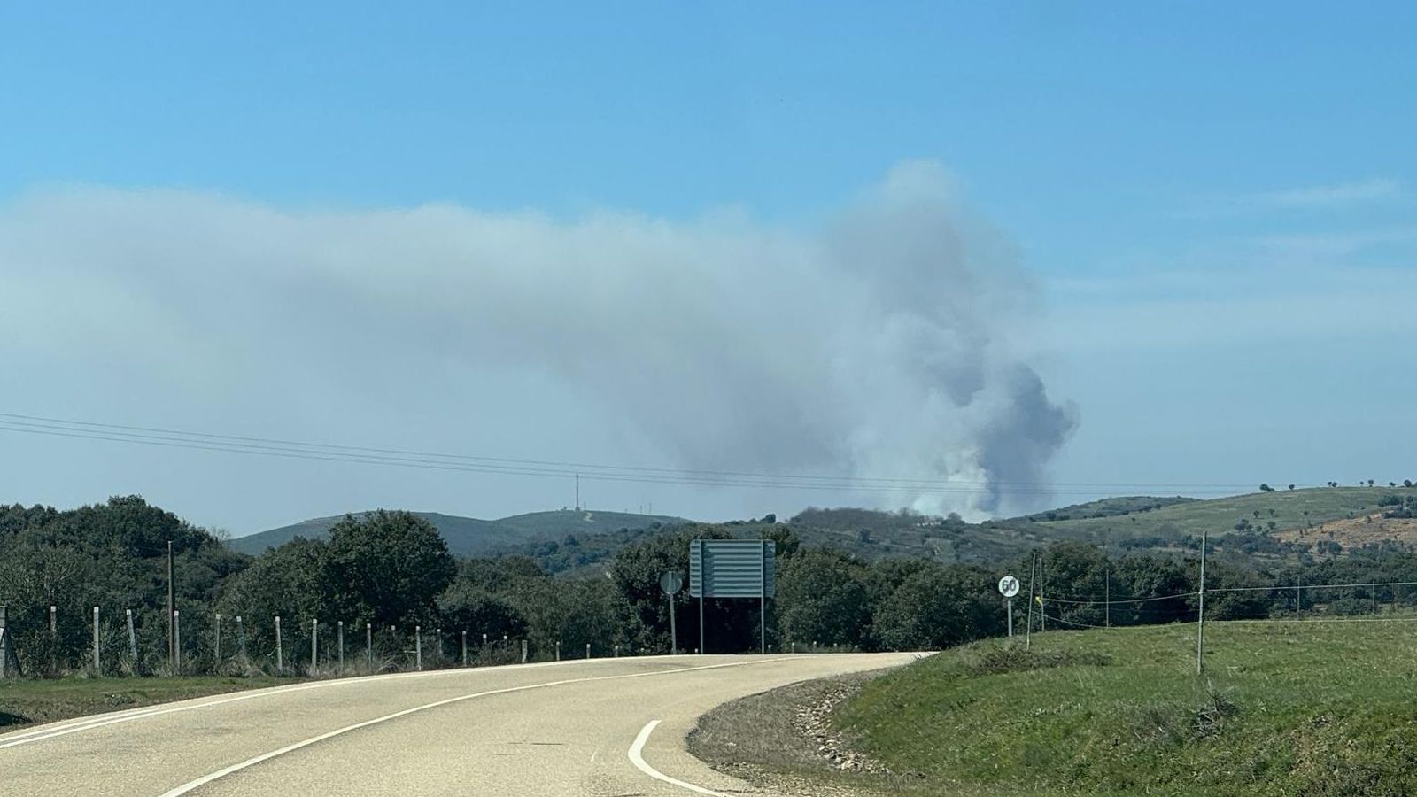 Imagen del incendio en las proximidades de Riomanzanas