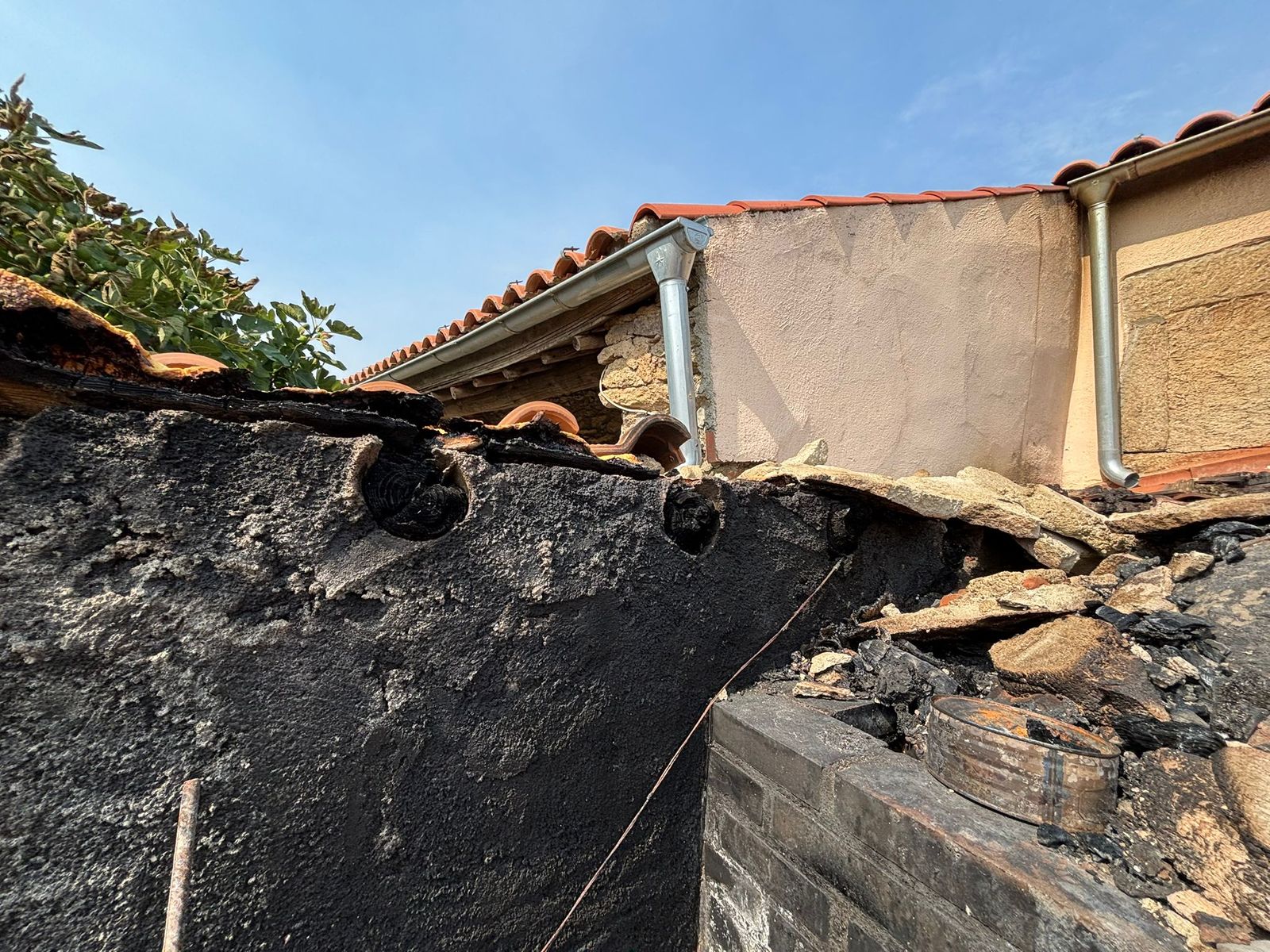Archivo. Casa quemada en Cerezal de Puertas por el incendio de Cipérez