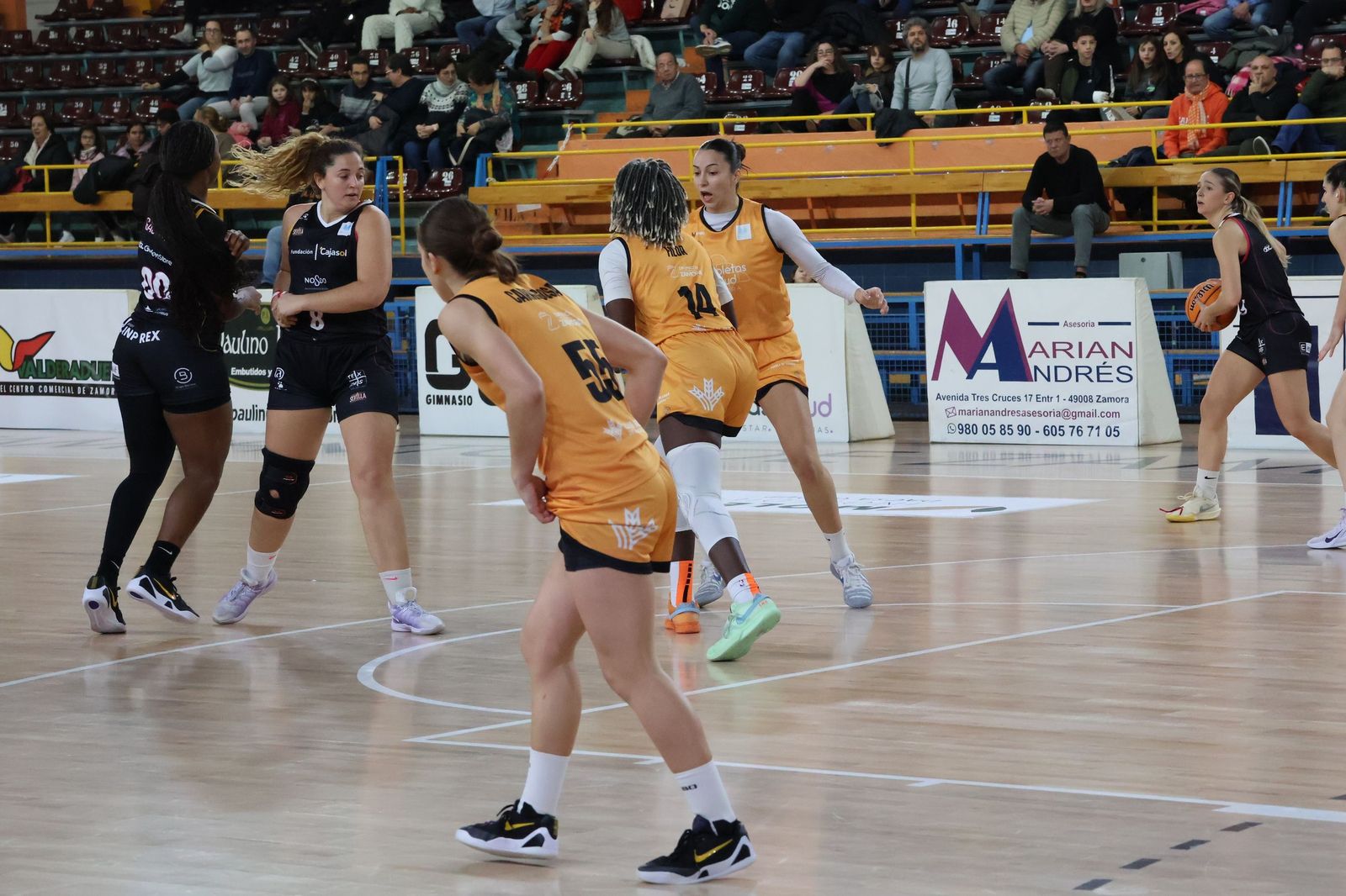 Partido entre CD Zamarat y Cajasol Baloncesto Sevilla