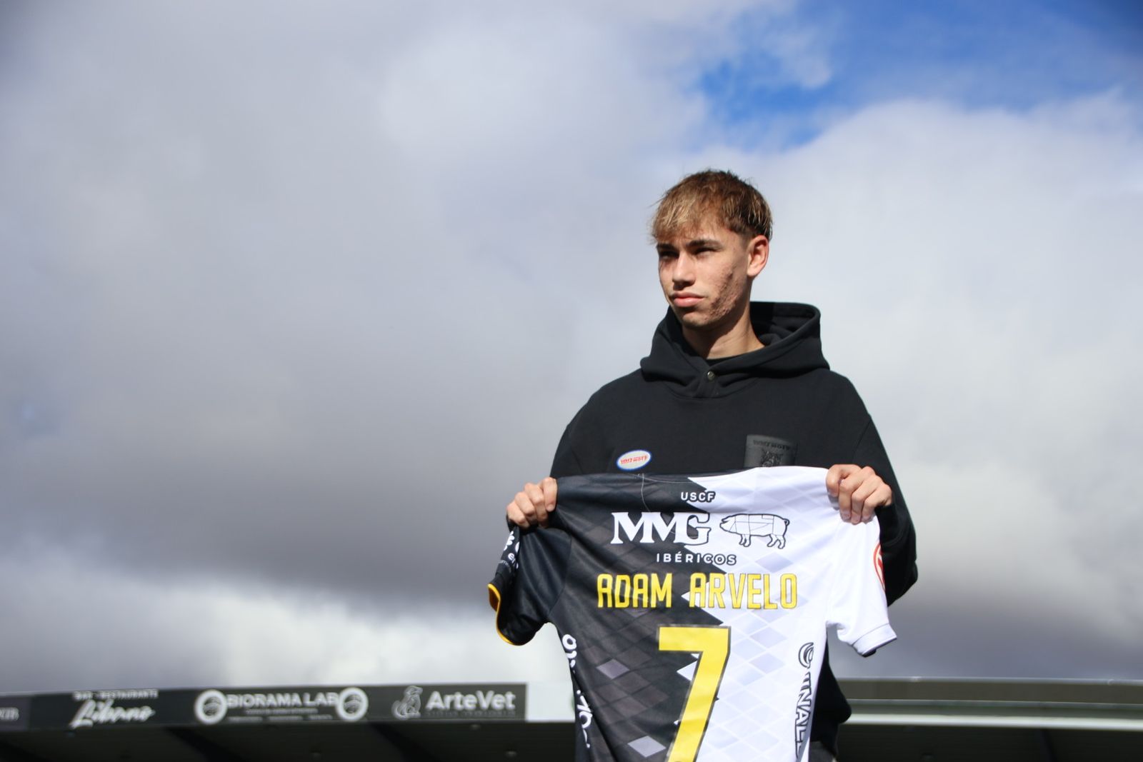 Presentación de Adam Arvelo como nuevo jugador de Unionistas de Salamanca