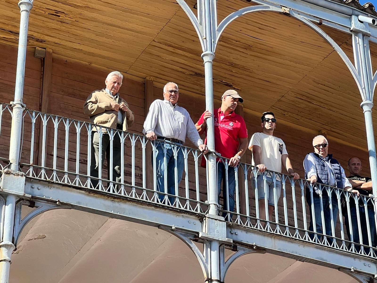 ambiente-durante-el-sorteo-de-los-toros-del-vellosino-en-la-glorieta-domingo-15-de-septiembre-de-2024-fotos-s24h-24