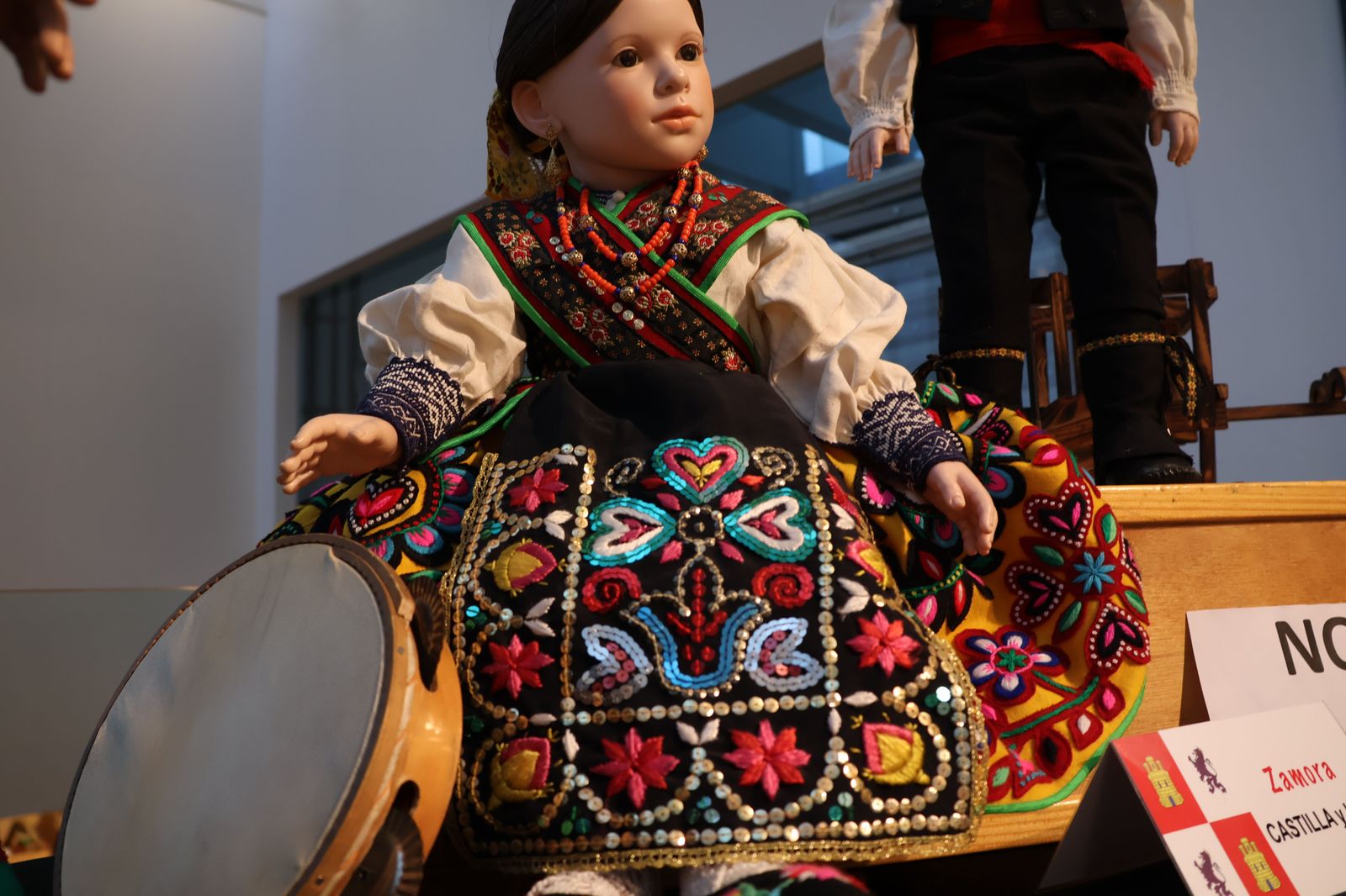 Exposición de trajes tradicionales Doña Urraca por su 70 aniversario