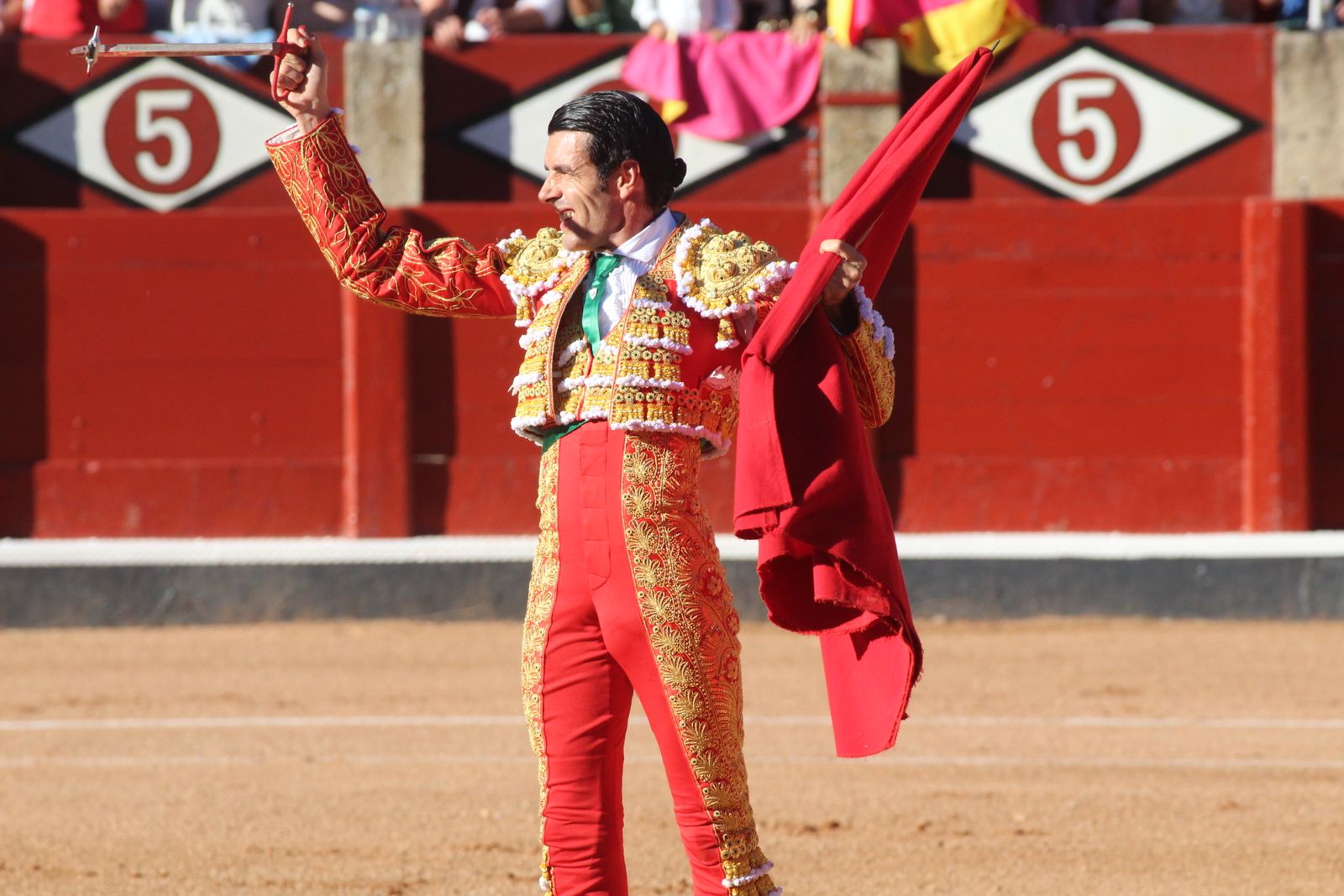 Emilio de Justo, Juan Ortega y Roca Rey inauguran el cartel de figuras en la feria de Salamanca: la corrida de Garcigrande en imágenes