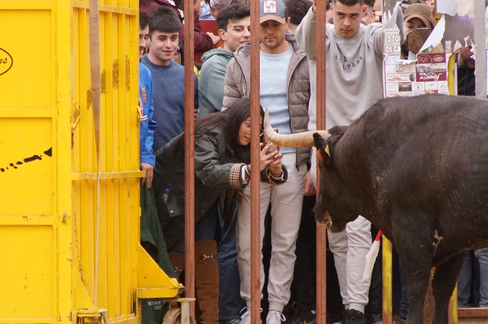 ambiente-y-participacion-durante-el-toro-del-voto-en-villoria-suelta-de-dos-toros-del-cajon-foto-juanes-30