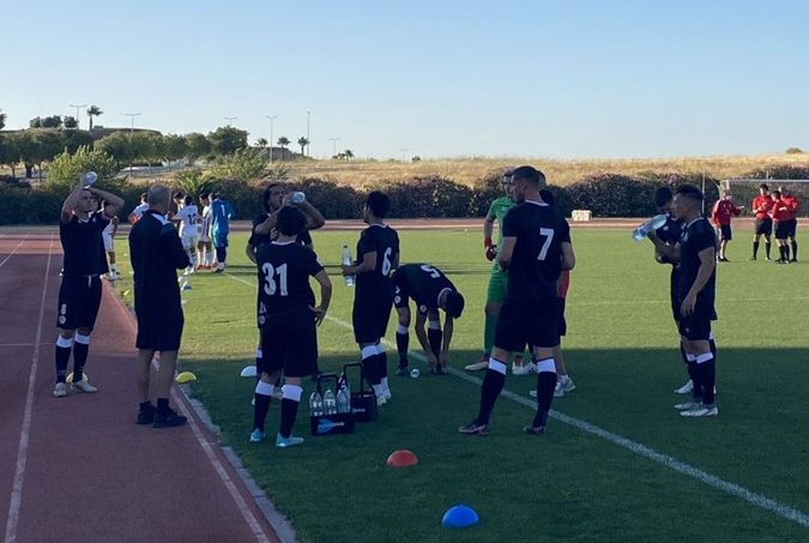 Pausa de hidratación en el partido del Salamanca contra el Badajoz. Foto: @salamanca CFUDS