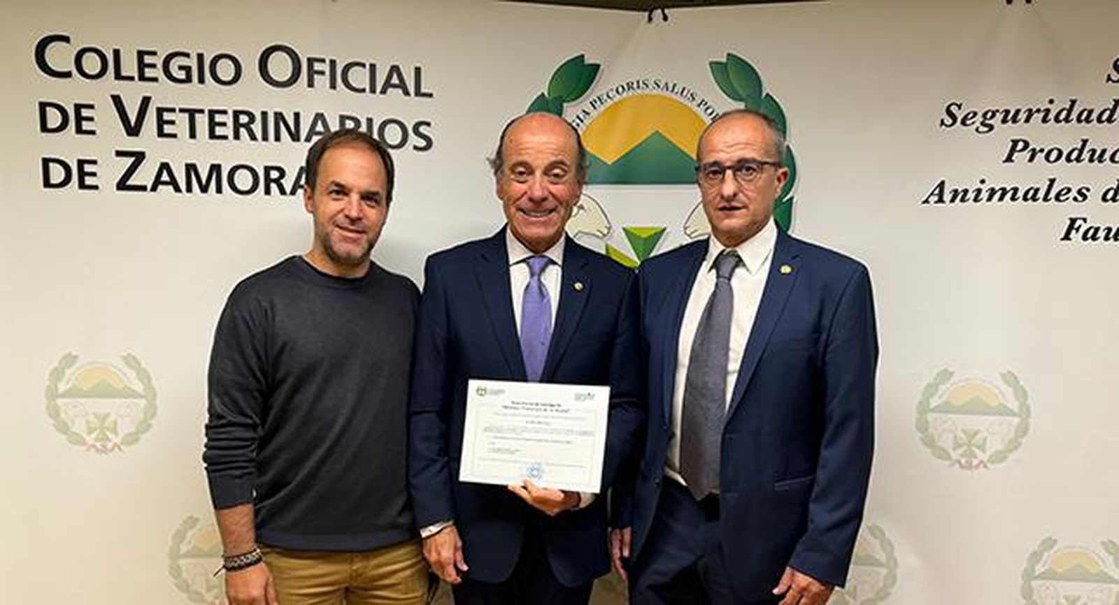 Rodrigo Morchón, profesor del Área de Parasitología y director del Grupo de investigación ‘Enfermedades Zoonósicas y Una Sola Salud’ de la Universidad de Salamanca obtiene el III Premio de Investigación Albéitar Francisco de la Reyna