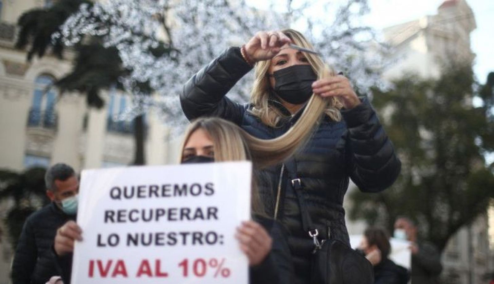 Concentracion para exigir ayudas a las peluquerias 1 728x418