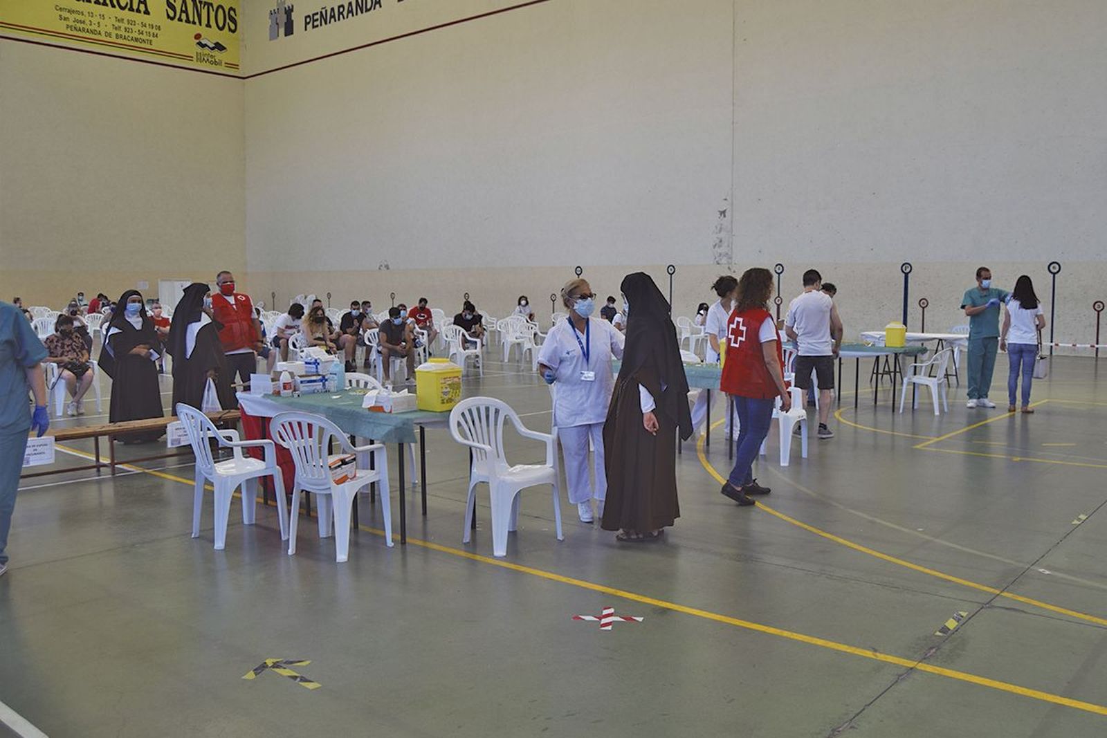 En torno a 900 personas nacidas entre 1985 y 1991 se han vacunado este jueves en Peñaranda