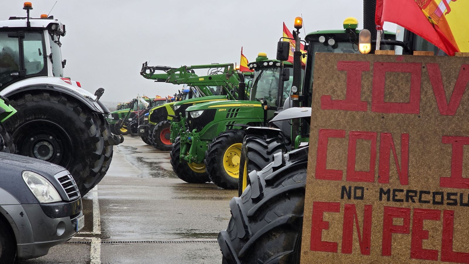 En imágenes la marcha con tractores y vehículos de campo en Salamanca en protesta contra Mercosur