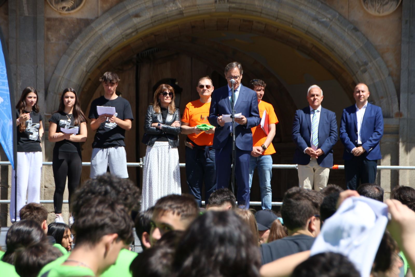 El alcalde de Salamanca, Carlos García Carbayo, participa en el Día de la Educación Física en la calle
