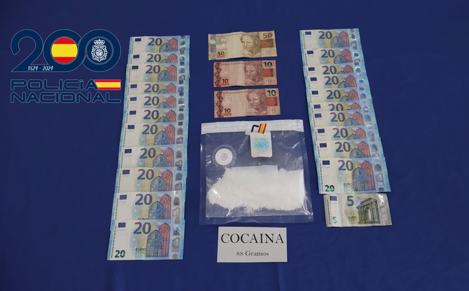 Droga y dinero incautados a la detenida