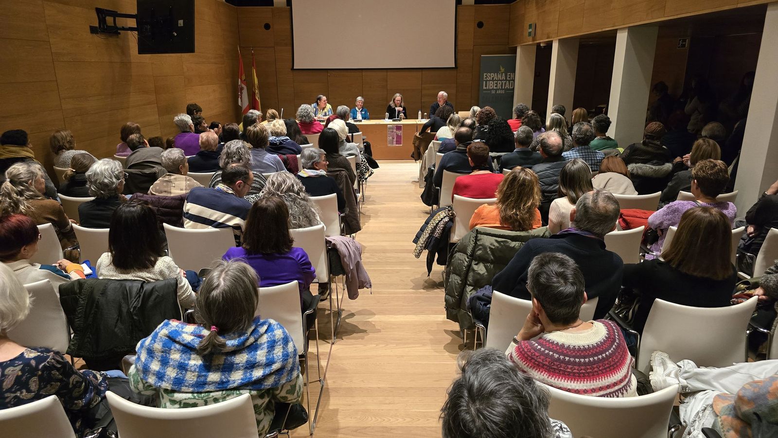 Conferencia Violencia institucional contra las mujeres desde el Franquismo hasta hoy