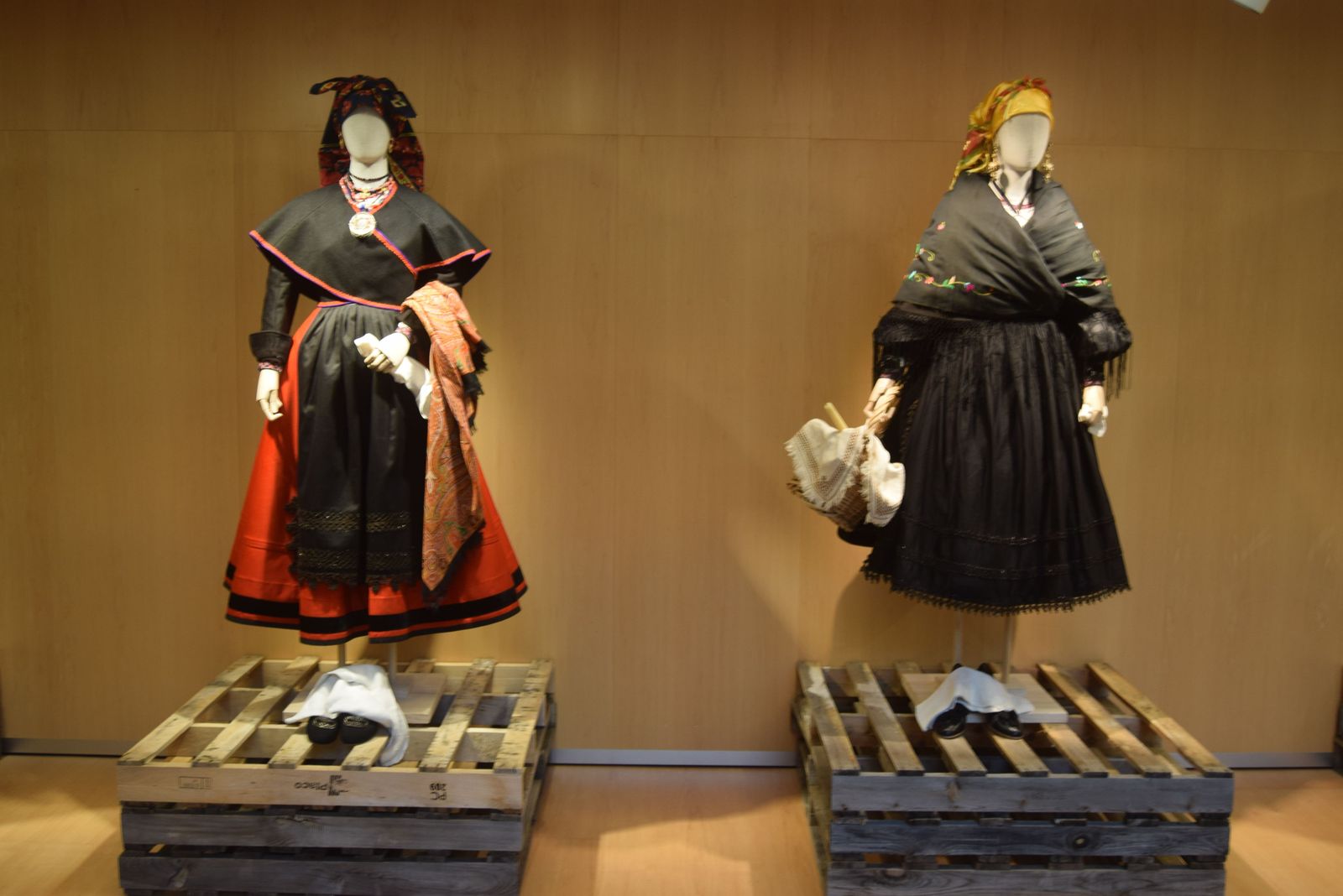 exposicion-de-trajes-regionales-grande-halago-23