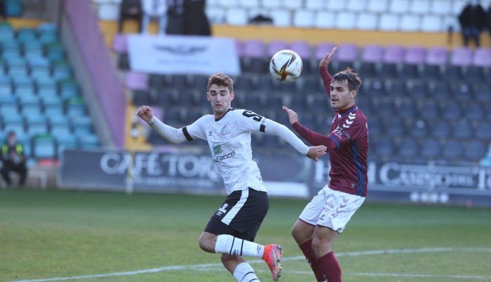 Manín, en el duelo ante el Pontevedra / FOTO SALAMANCA24HORAS.COM