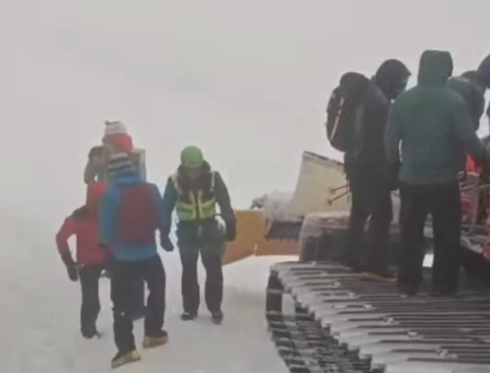 Rescatados los tres montañeros de Candelario refugiados en la Cueva de Hoyamoros