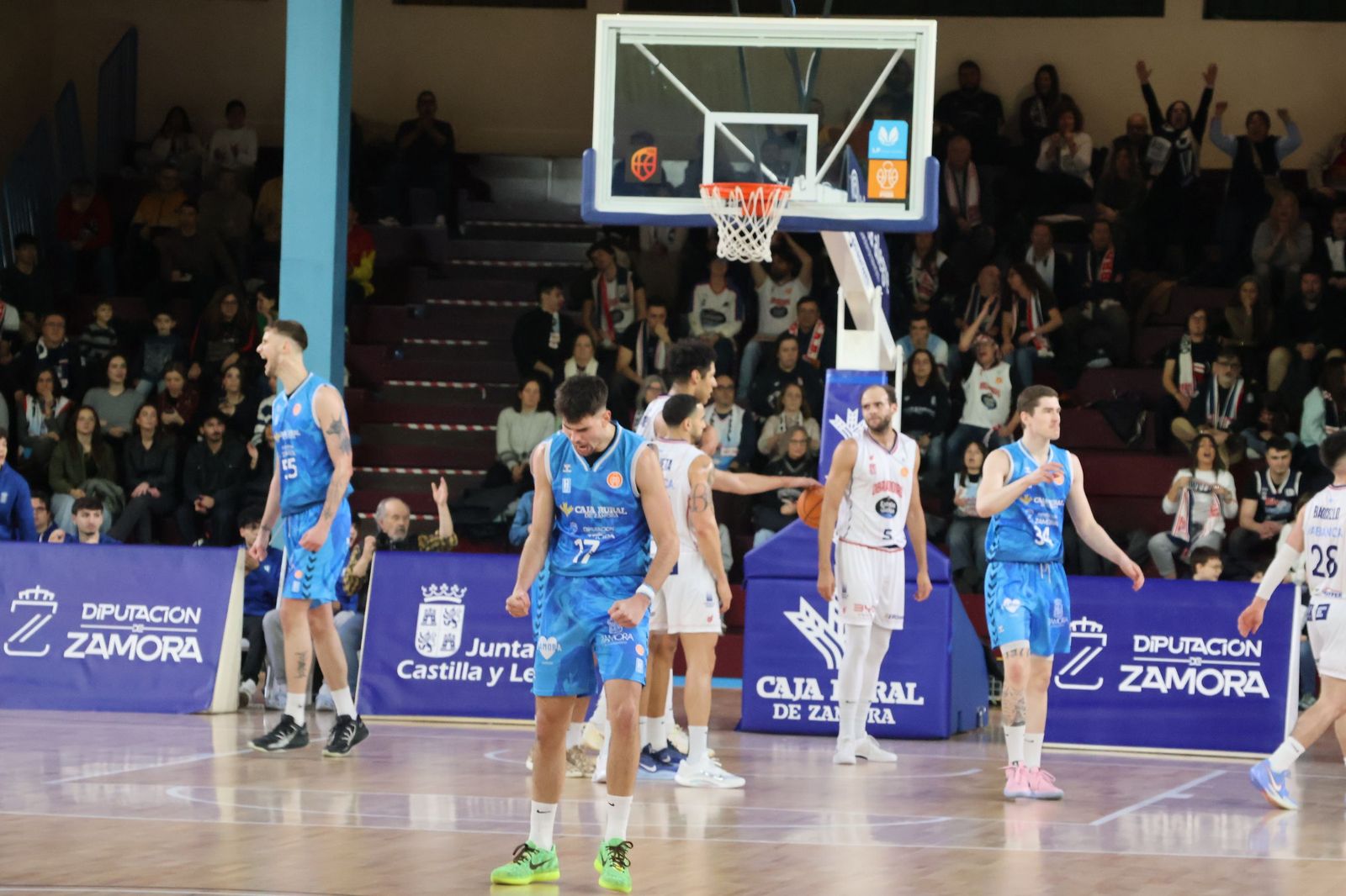 GALERÍA | Revive en imágenes el encuentro entre el CB Zamora y el Obradoiro