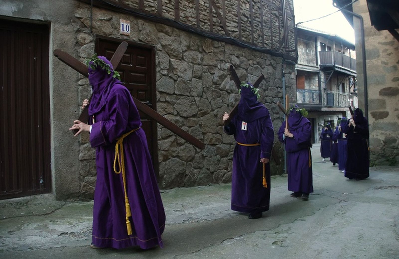 Procesión de Semana Santa en San Martín del Castañar, una tradición con más de un siglo de antigüedad que se mantiene viva generación tras generación entre los vecinos del municipio