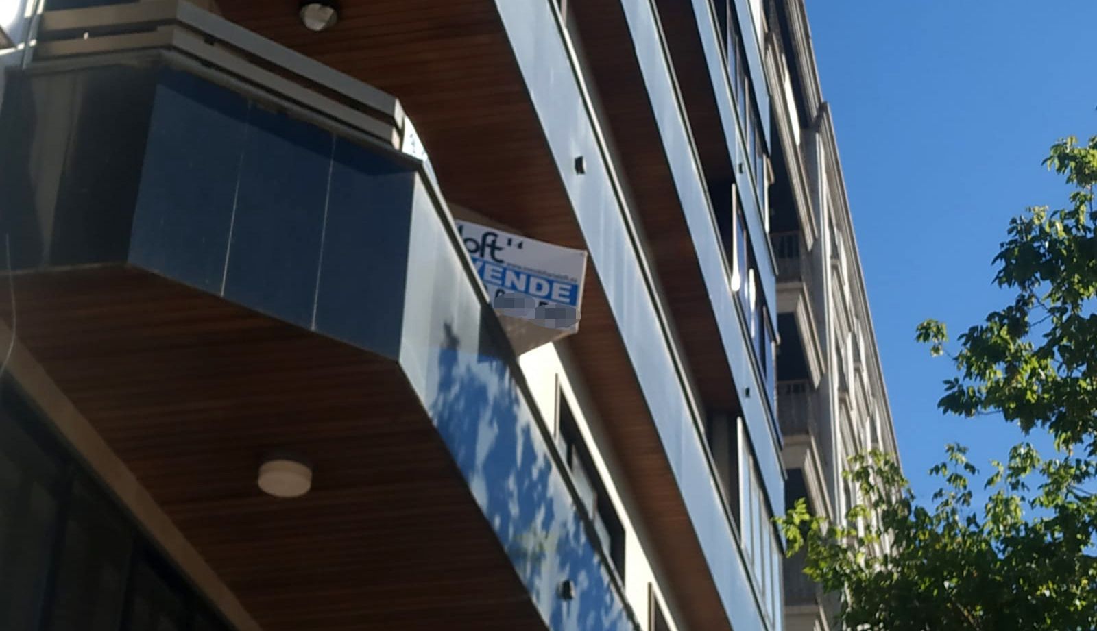 Cartel de 'se vende' en una vivienda de Zamora