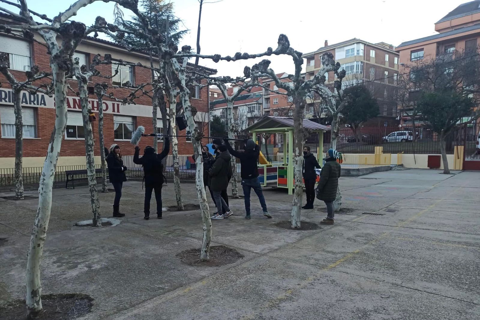 Imagen del equipo de Televisión Española en el colegio Sancho II