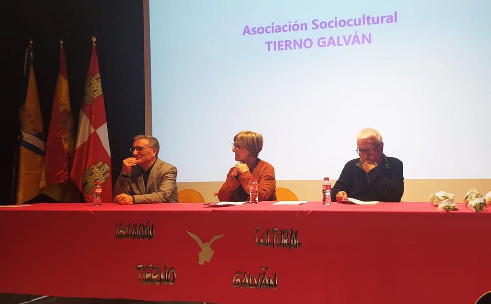 Reconocimientos a la mujer Asociación Tierno Galvánn