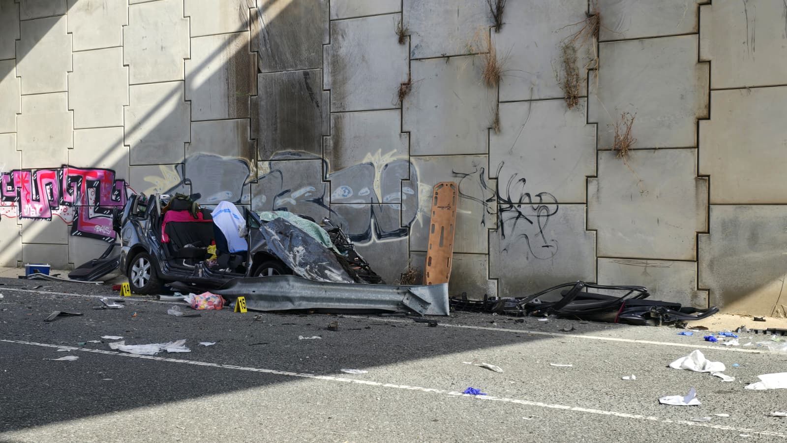 Un vehículo se precipita a unos siete metros de altura desde la A-66 a la N-630