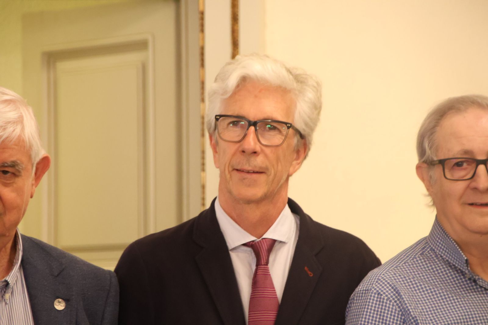 El alcalde de Salamanca, Carlos García Carbayo, preside la reunión del Jurado de Honores y Distinciones