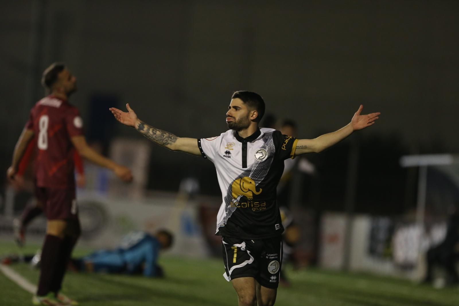 Montes celebra su gol ante el DUX Internacional / FOTO SALAMANCA24HORAS.COM