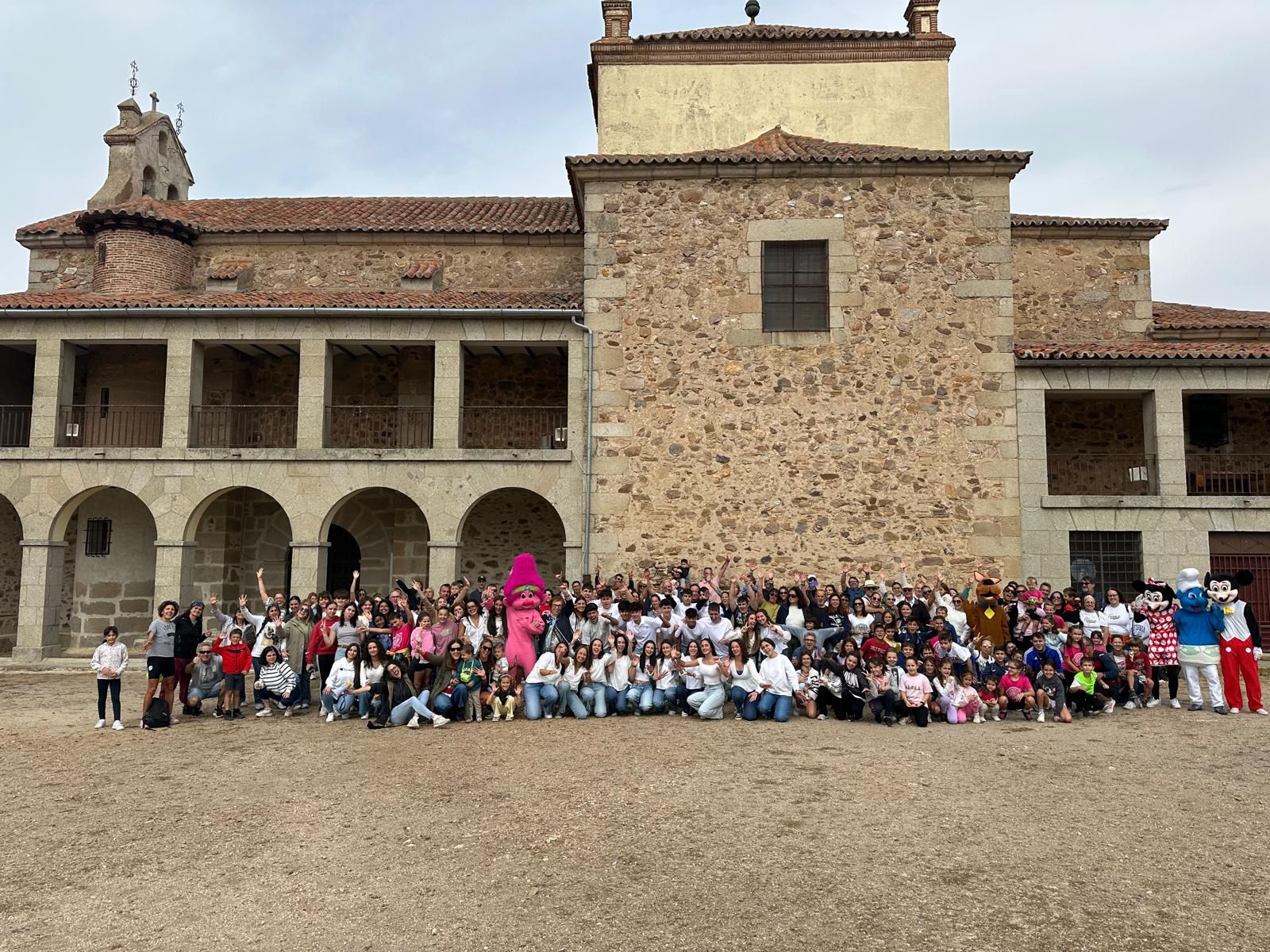 El Colegio Santísima Trinidad celebra su XXI Convivencia Familiar en Valdejimena