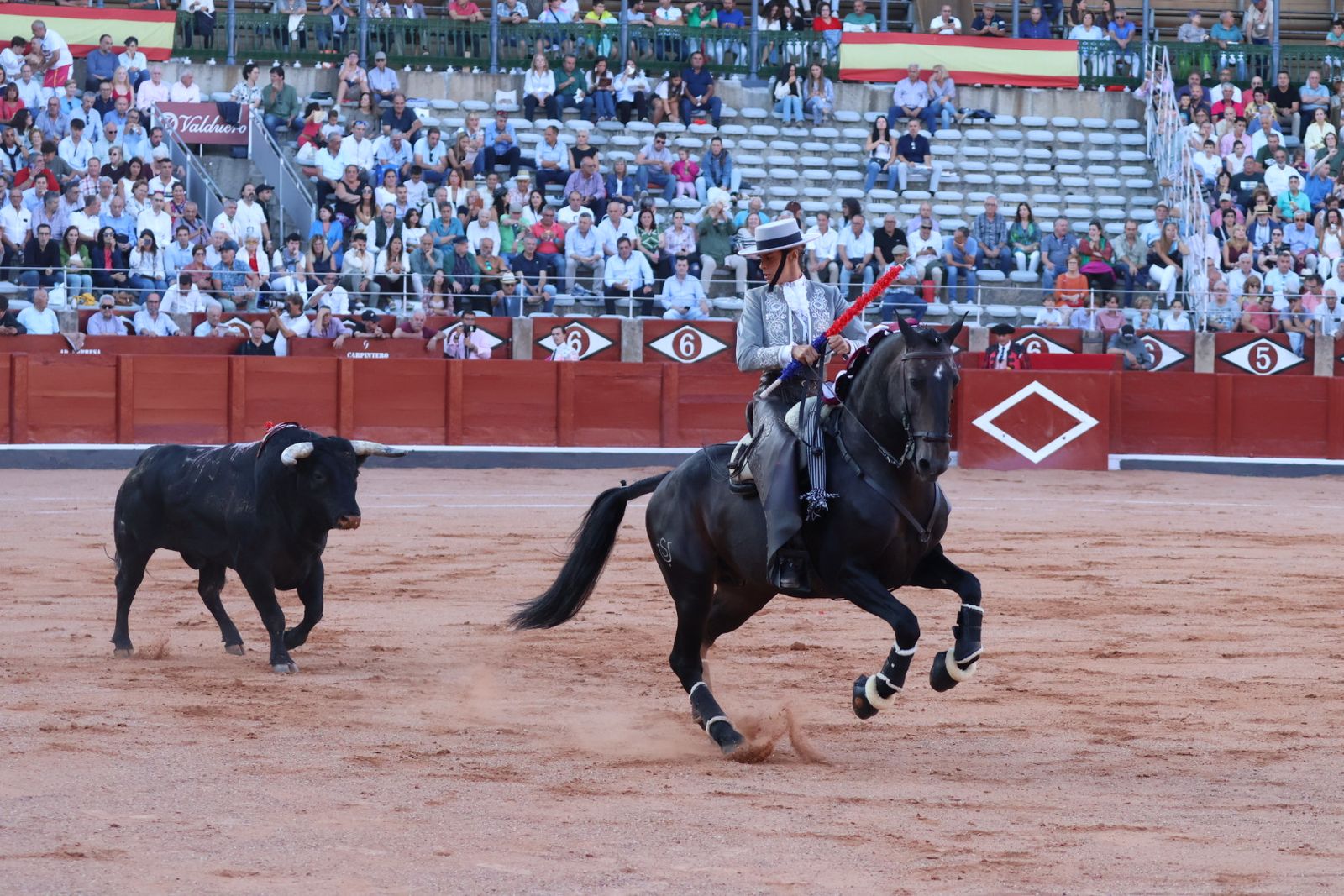 La Glorieta revive el aroma de la feria taurina con el primer festejo: Lea Vicens, Raquel Martín y Olga Casado