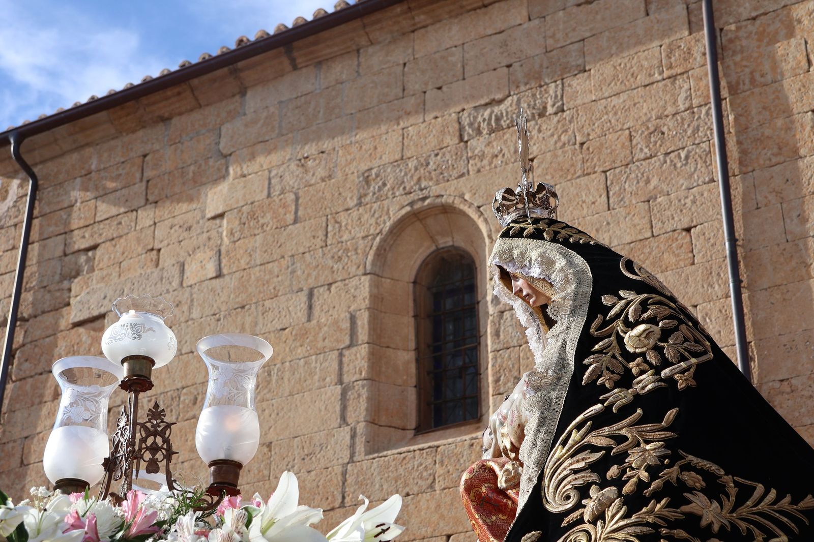 Revive las imágenes de la procesión del Santo Entierro en Fuentesaúco