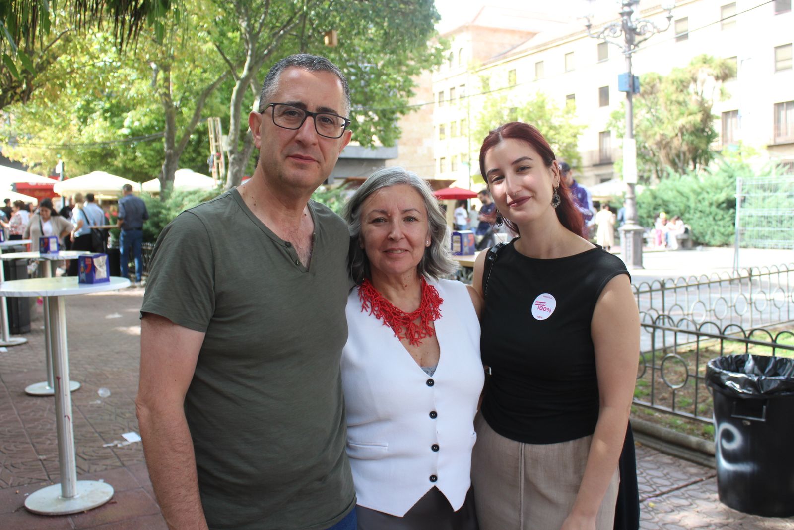 Ambiente en la Feria de Día en el mediodía de este domingo