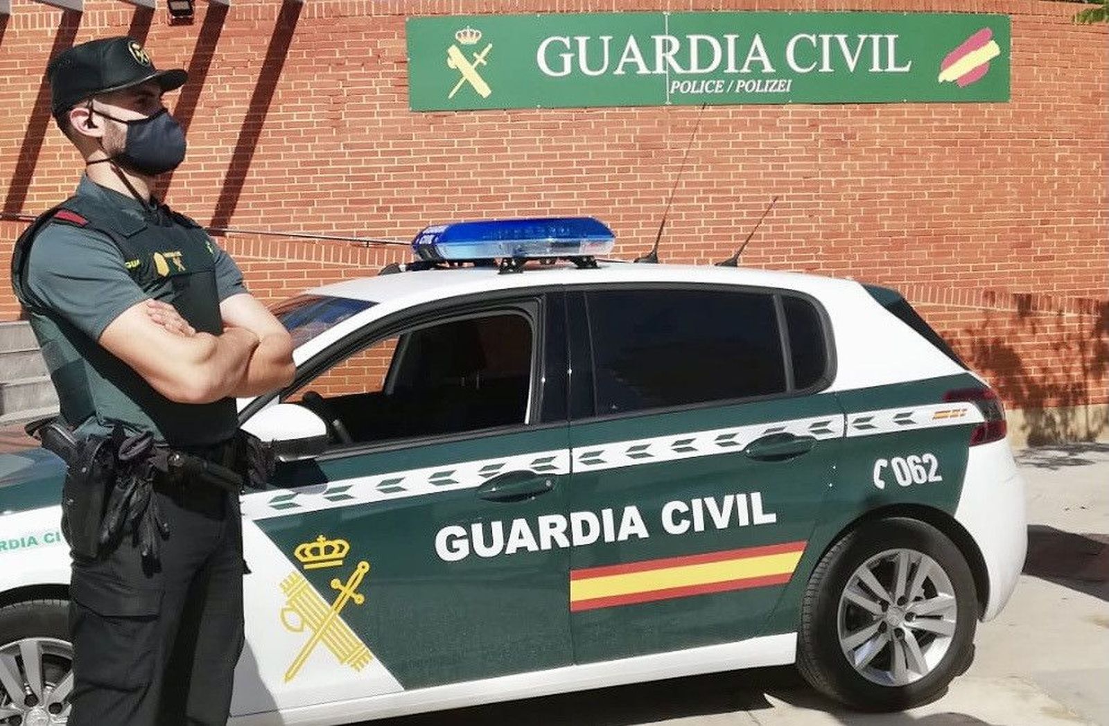 Detenido y en prisión el policía investigado por matar tirando por las escaleras a una anciana
