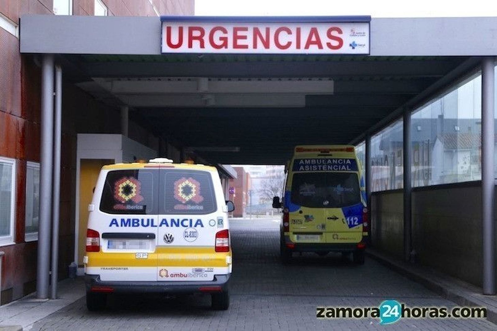 Ambulancias a las puertas de Urgencias Ambulancias a las puertas de Urgencias
