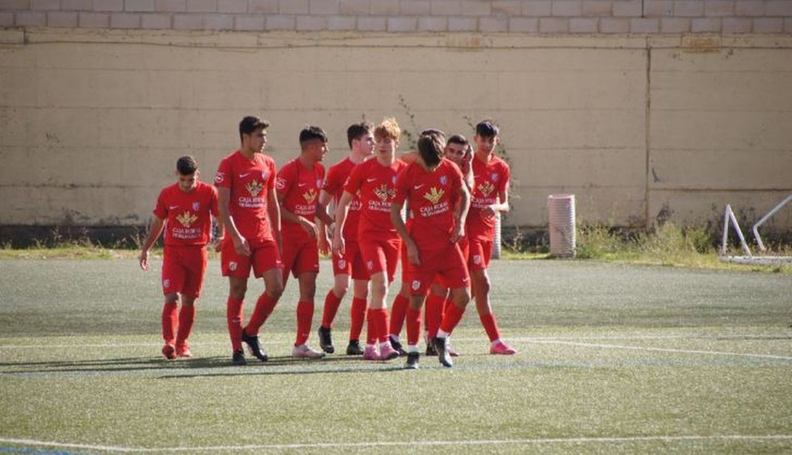 Los jugadores de la UD Santa Marta LN celebran un gol | FOTO SALAMANCA24HORAS.COM