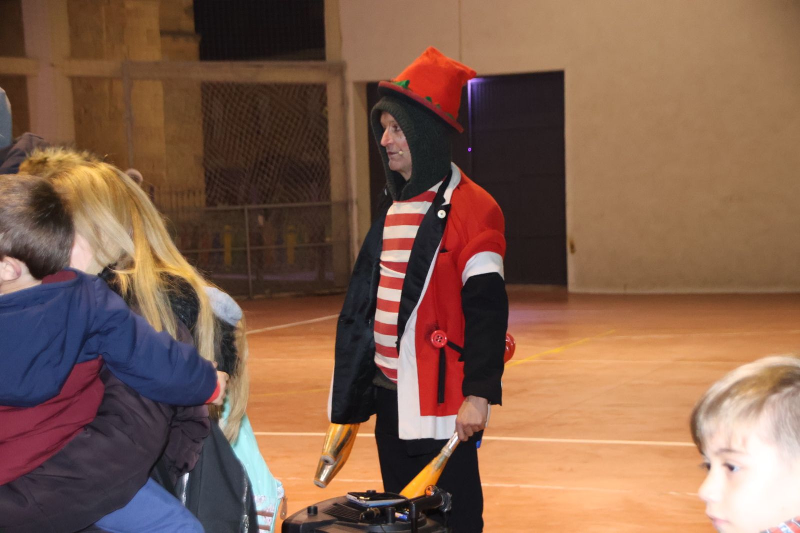 Castañada popular acompañada de un bonito espectáculo circense en Castellanos de Moriscos