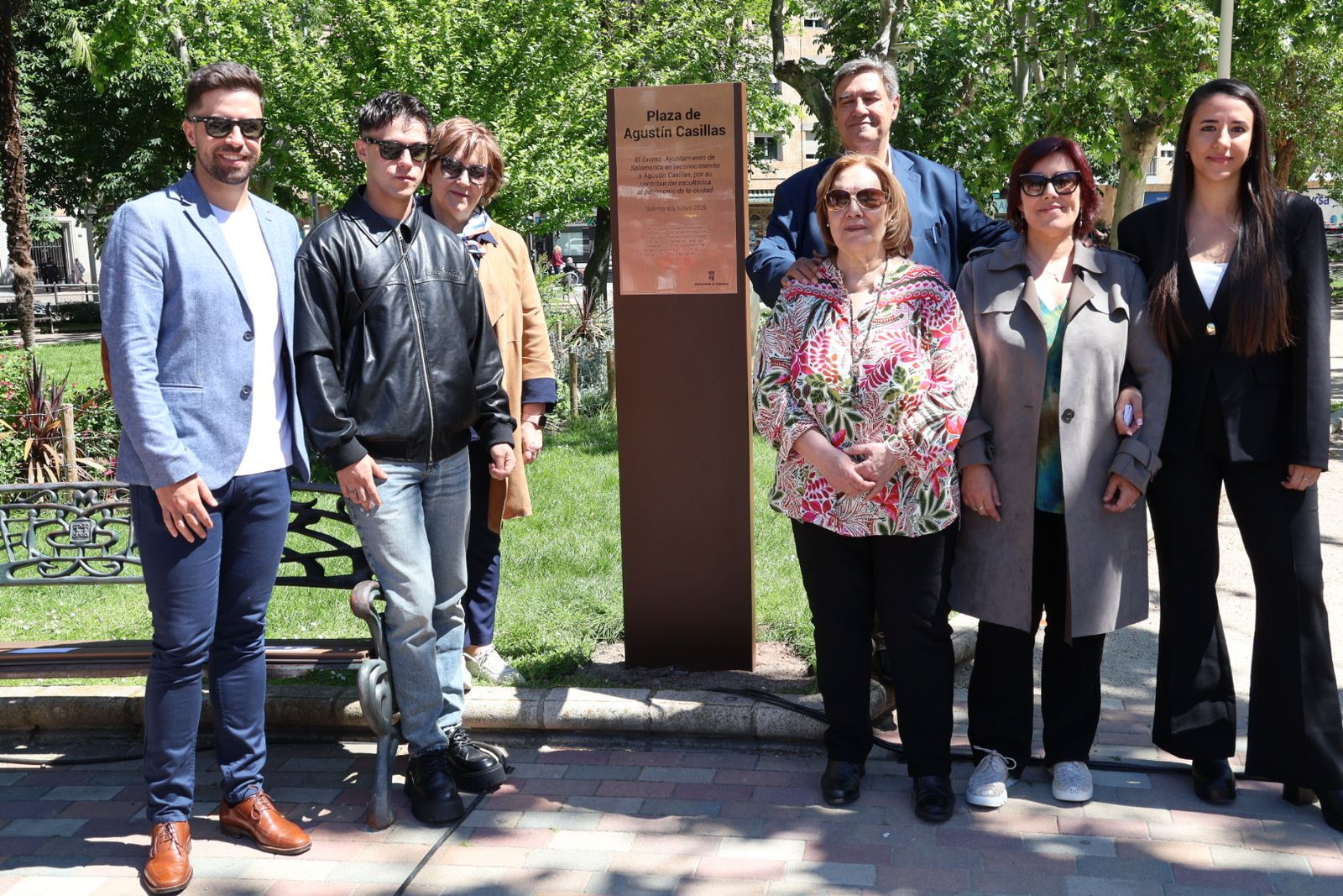 Imagen de la placa conmemorativa de la plaza Agustín Casillas en La Alamedilla.jpg