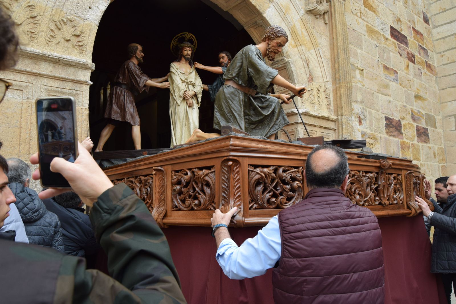 traslado-de-pasos-de-semana-santa-32