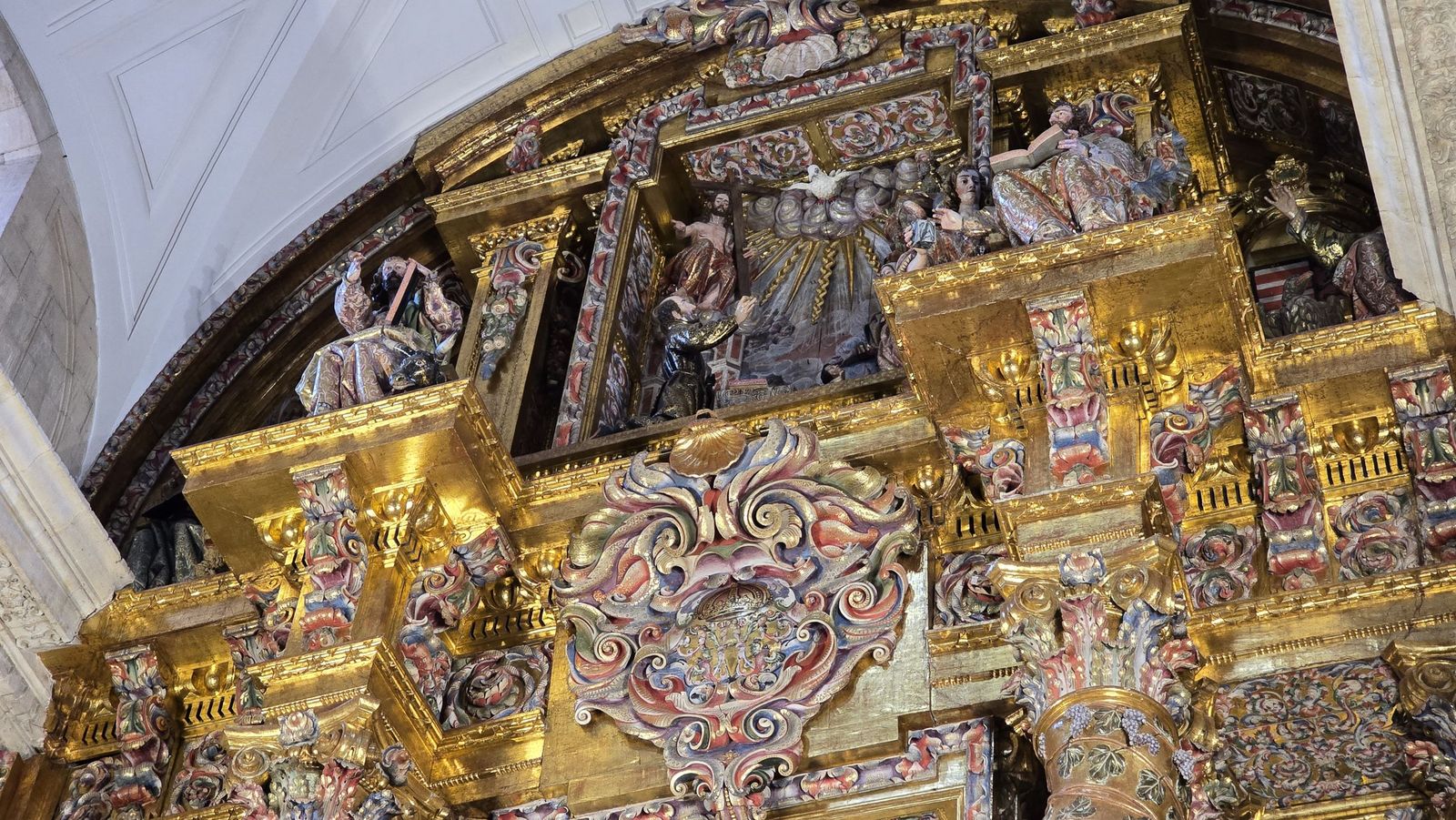 Actuación de conservación y limpieza de los retablos de la Iglesia de La Clerecía