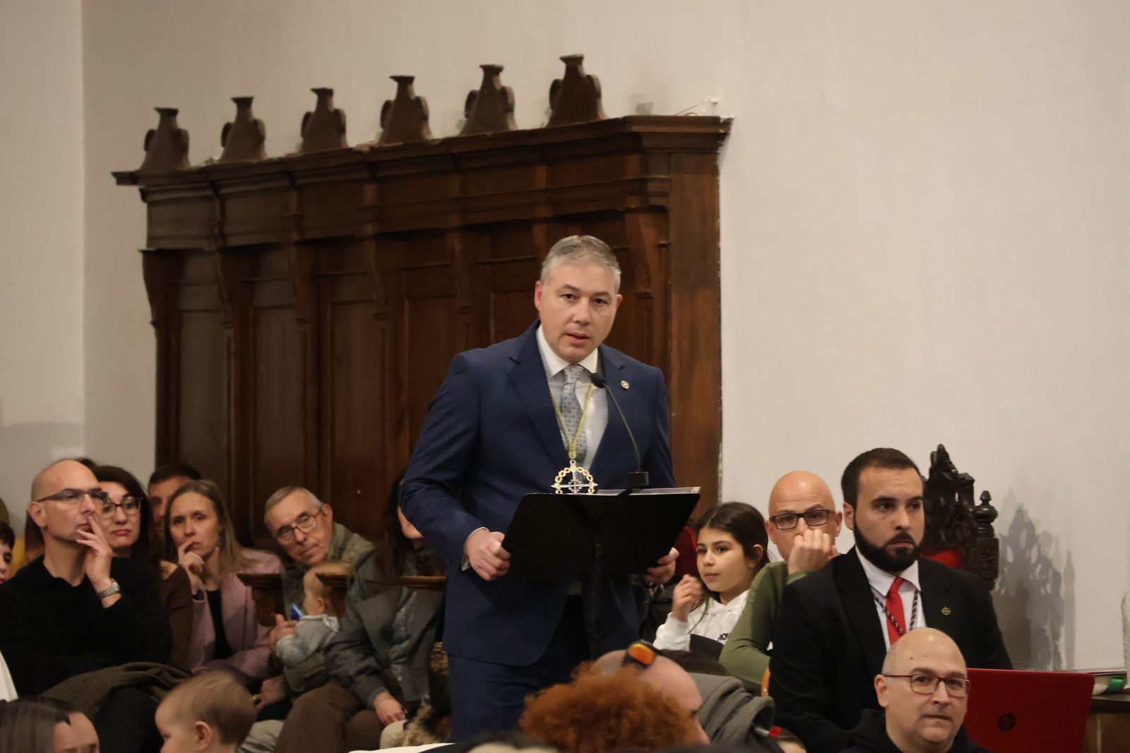 Entrada de nuevos hermanos de la Hermandad de Jesús en Su Tercera Caída (8).JPG