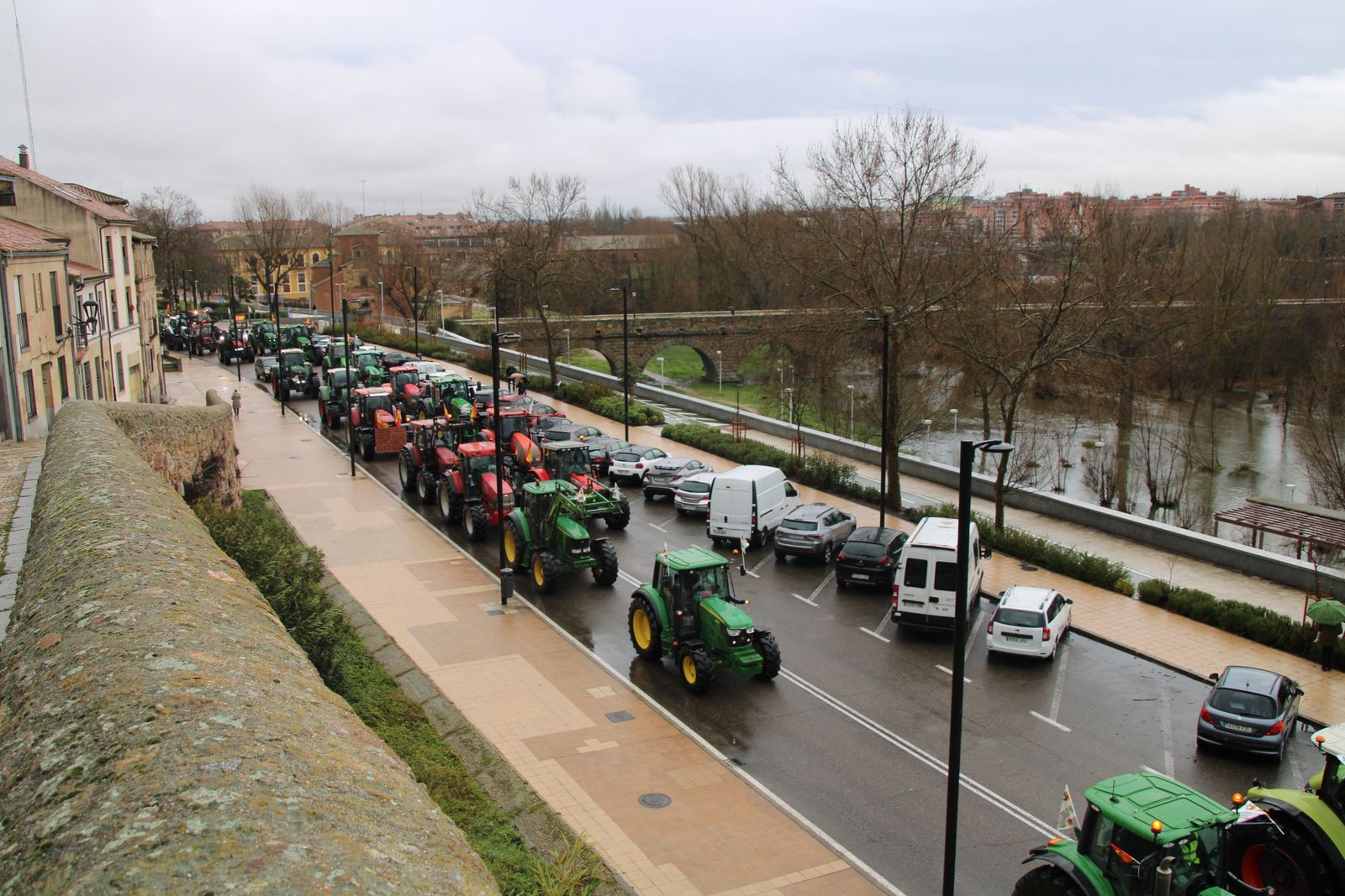 En imágenes la marcha con tractores y vehículos de campo en Salamanca en protesta contra Mercosur