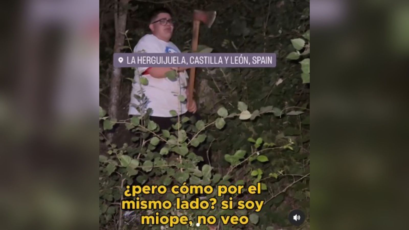 Un joven se hace viral por cortar un árbol en Herguijuela con 18 años. Foto captura del vídeo @postureoespanol