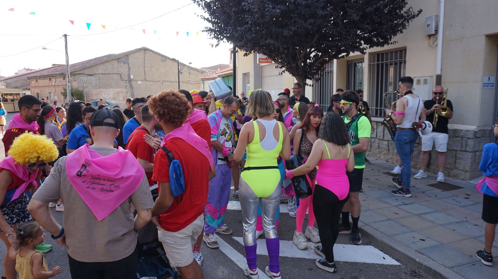 desfile-de-penas-en-castellanos-de-moriscos-6