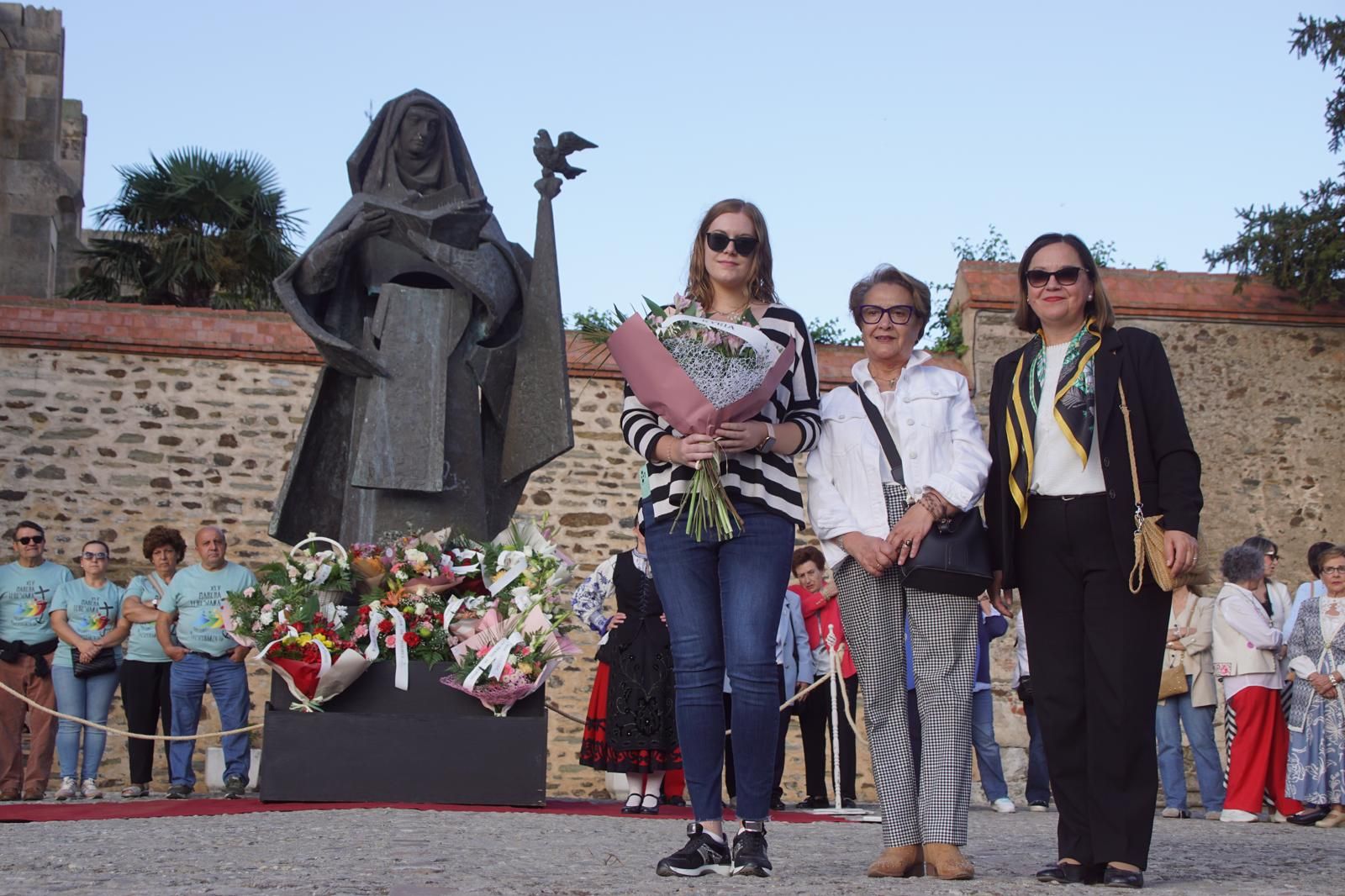 Ofrenda Floral a Santa Teresa en Alba de Tormes (25).jpeg